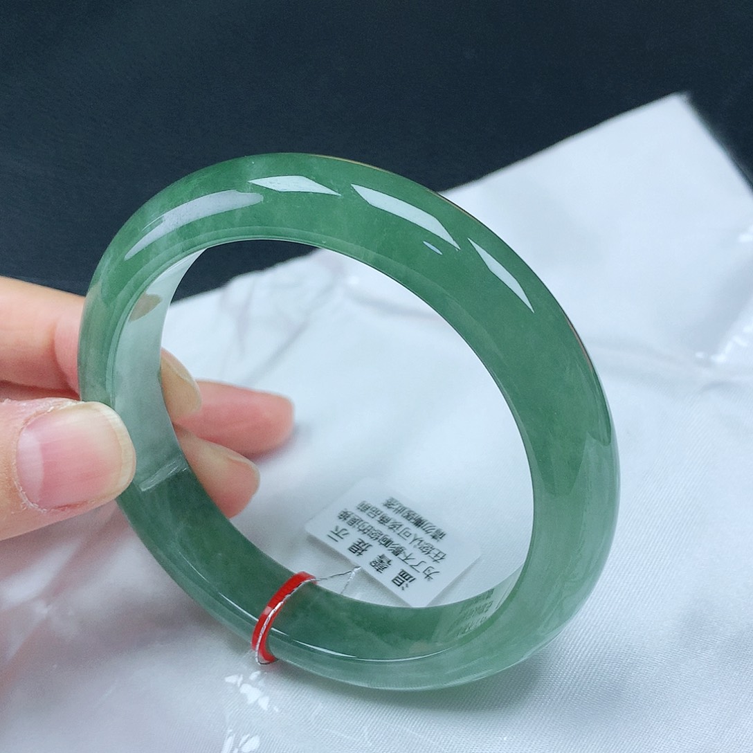 翡翠手镯未镶嵌58圈