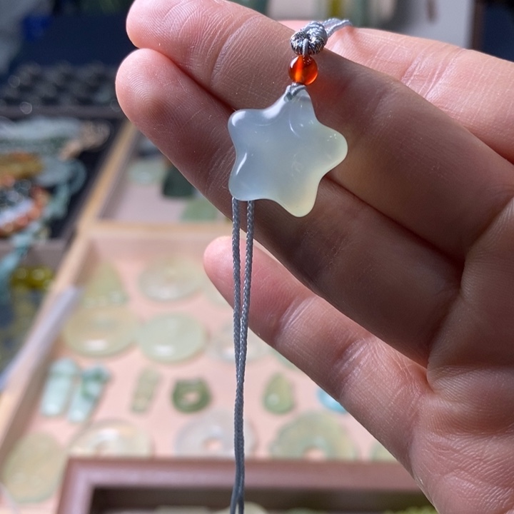 蛇纹石玉颈饰未镶嵌