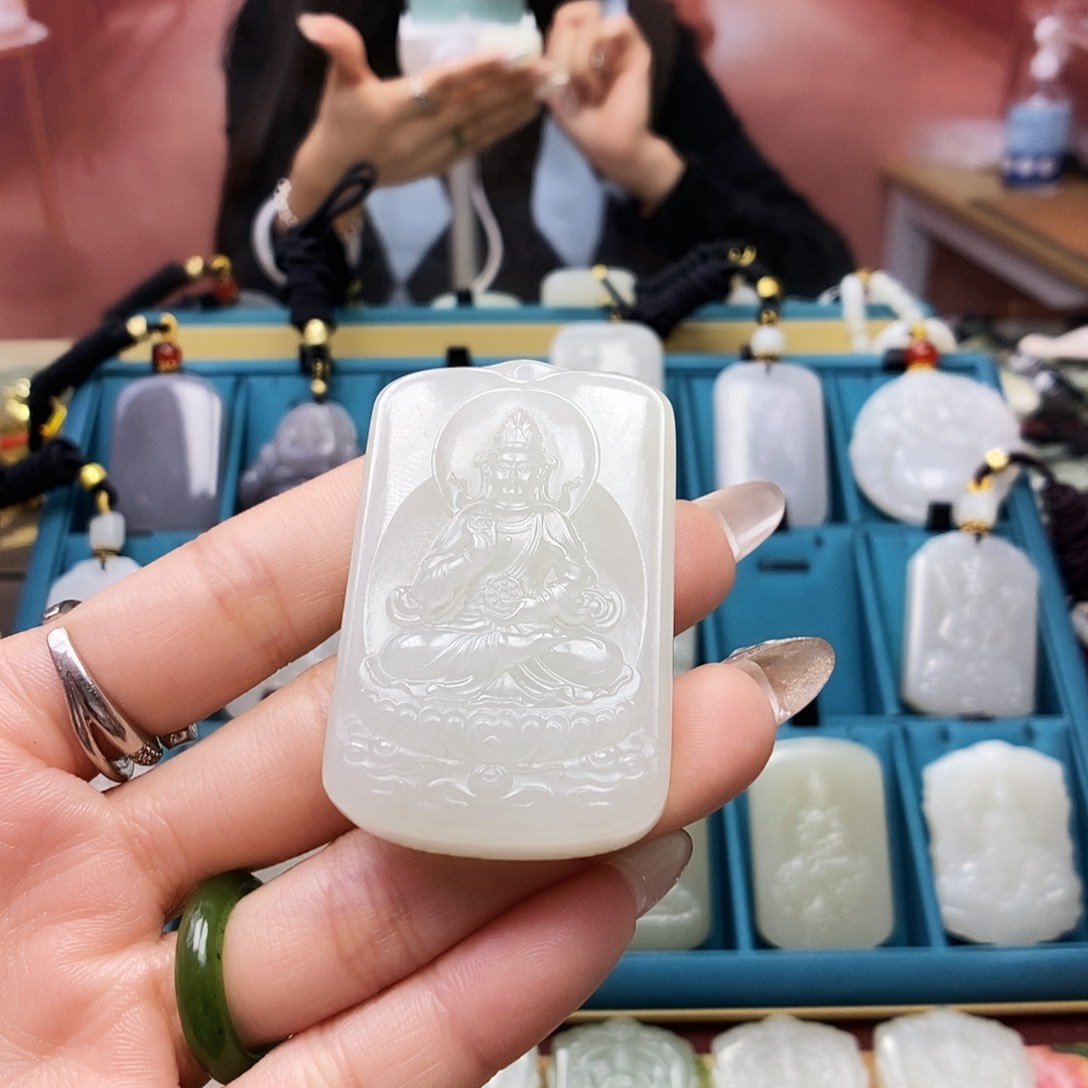 和田玉颈饰未镶嵌想**夜