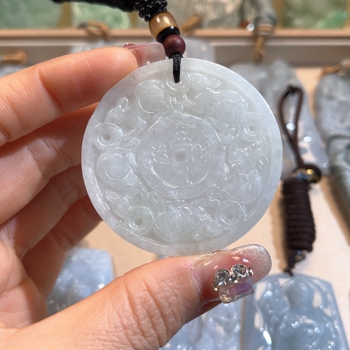 翡翠颈饰未镶嵌翡翠