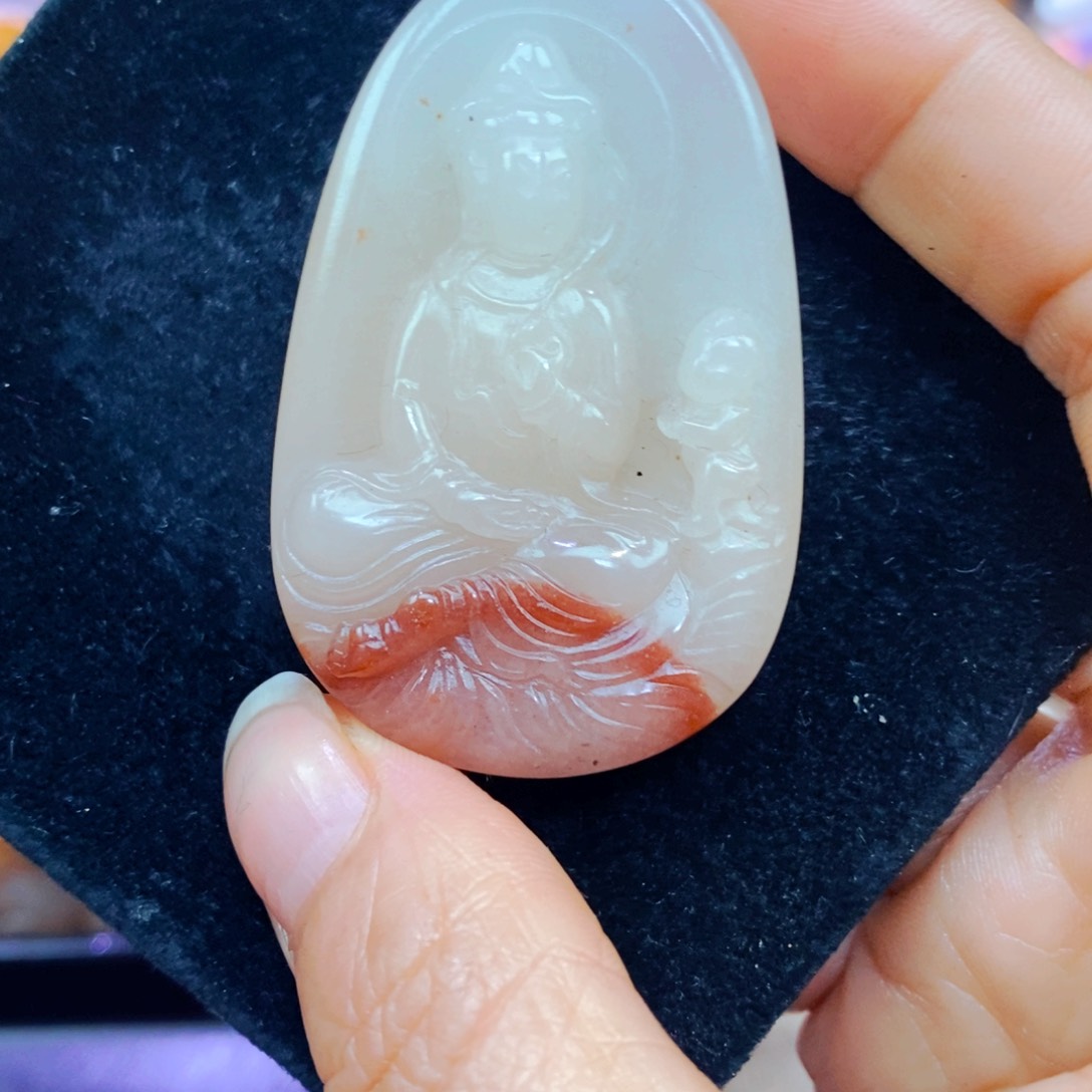 未镶嵌石英质玉（黄龙玉）颈饰