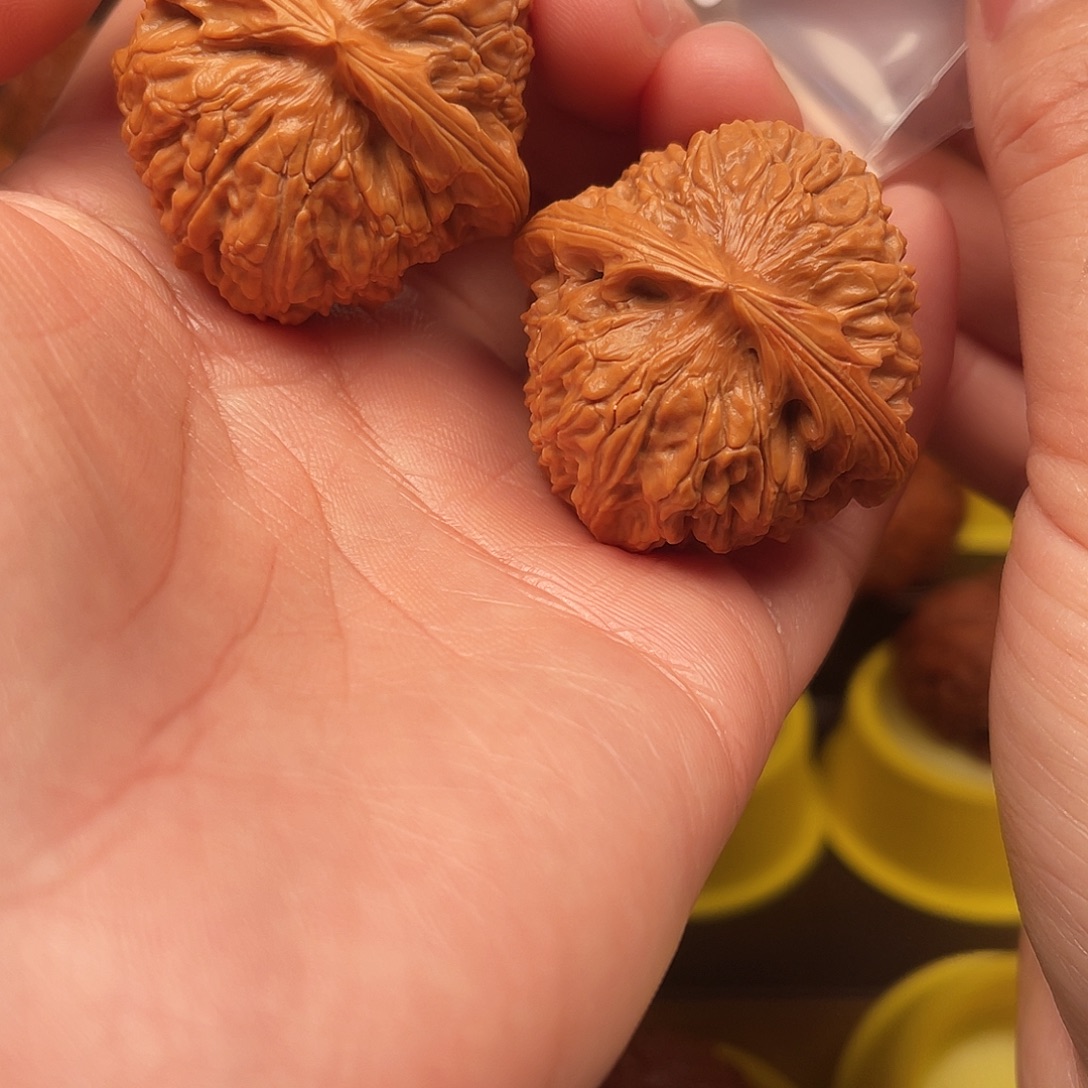 a***文玩核桃吊坠狮子