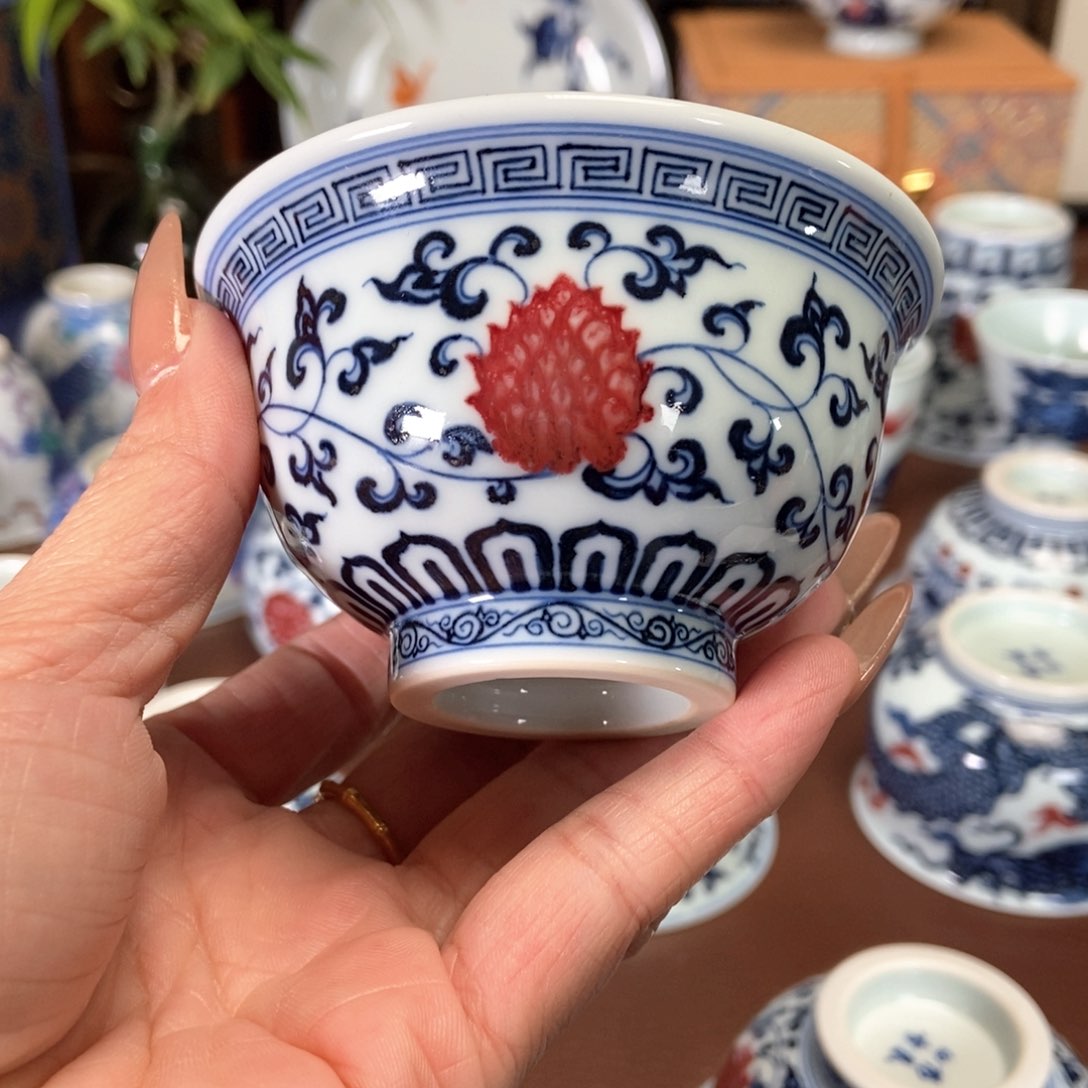 阳春白雪青花釉里红缠枝莲压手杯（中）