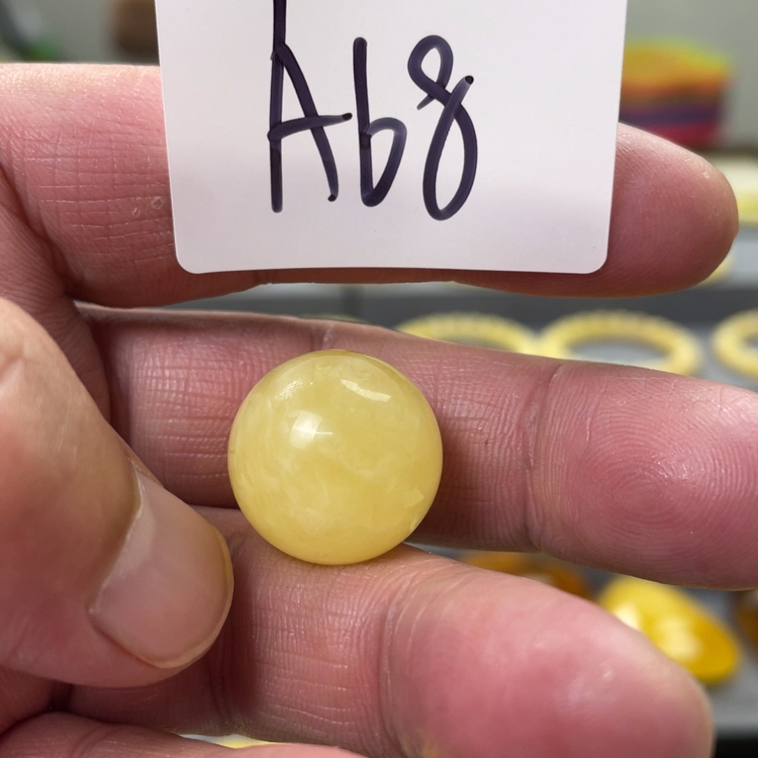 未镶嵌琥珀手链小*灰多样性发，发其中一件