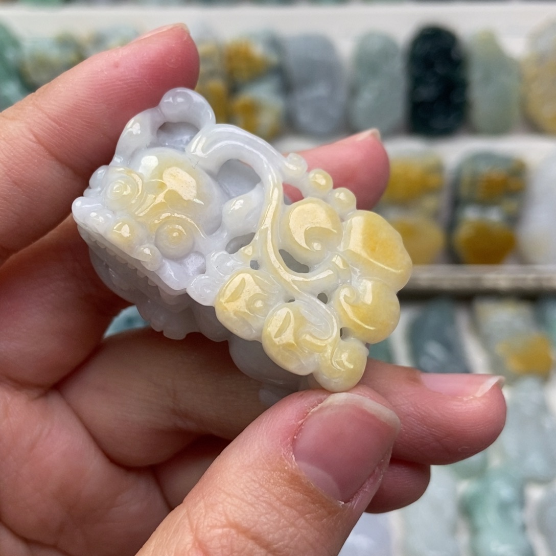 翡翠吊坠(赠链)未镶嵌