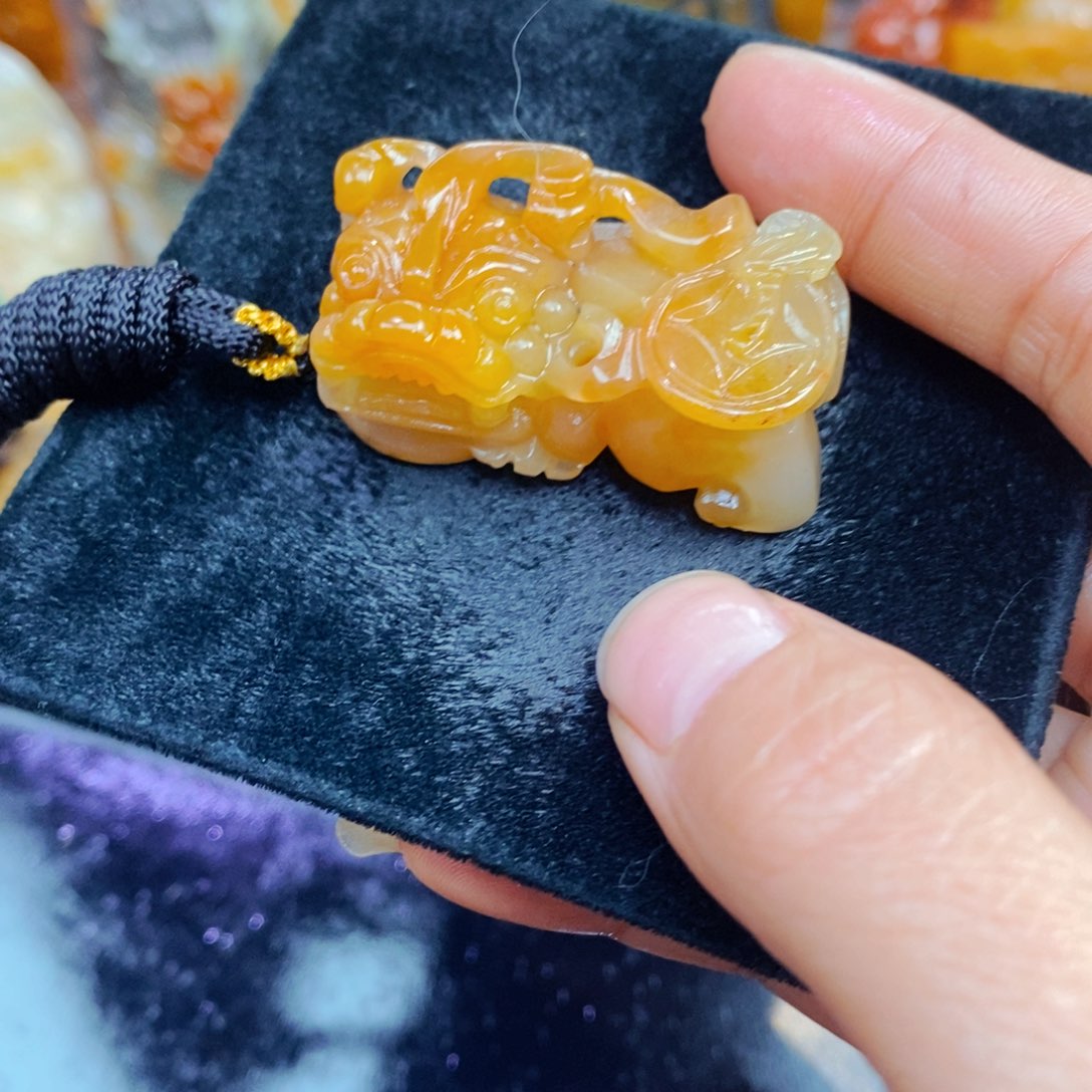 未镶嵌石英质玉（黄龙玉）吊坠(不含链)