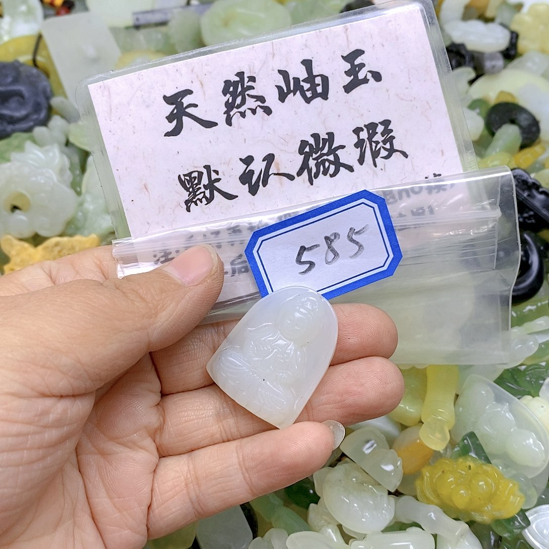 蛇纹石玉颈饰未镶嵌585