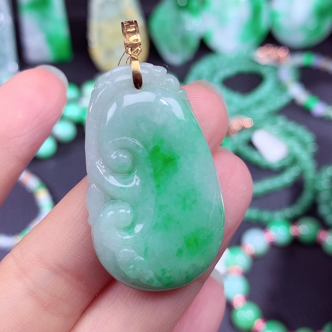 翡翠颈饰18K金镶嵌翡翠吊坠