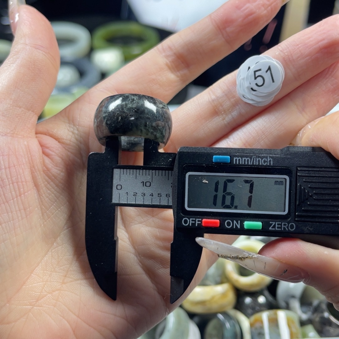 蛇纹石玉未镶嵌戒指