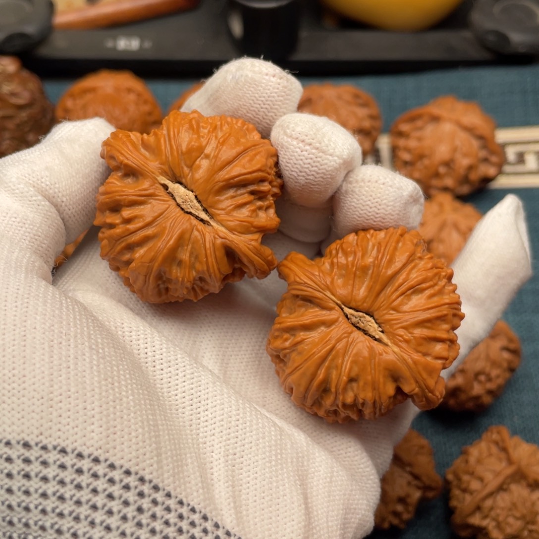 天***永把件文玩核桃43全品闷球白卡姿兰大眼睛