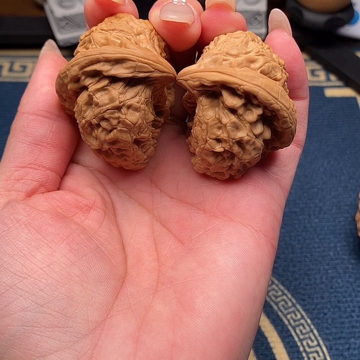 文玩核桃吊坠座山雕全