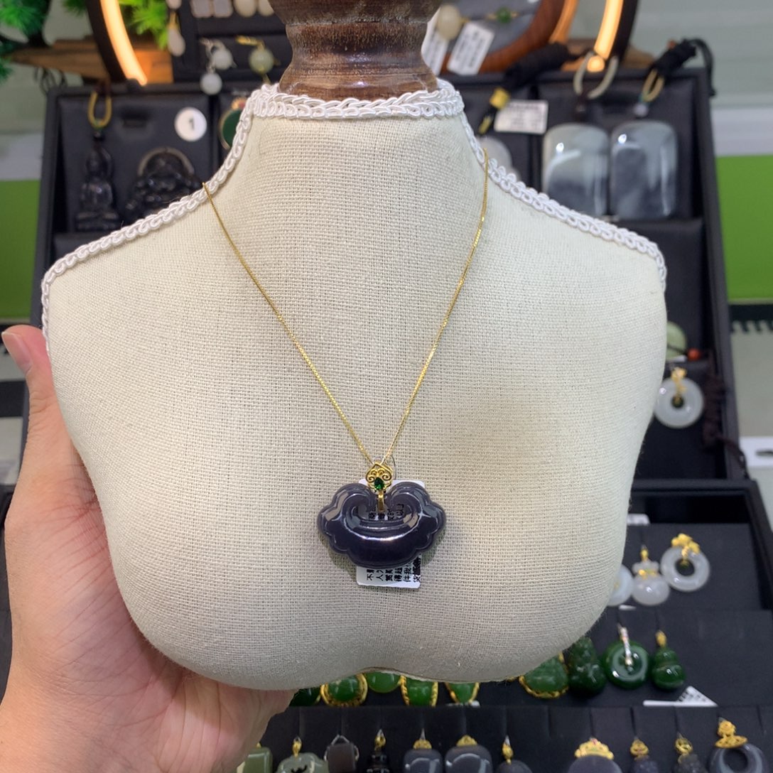 和田玉18K金镶嵌吊坠(赠链)