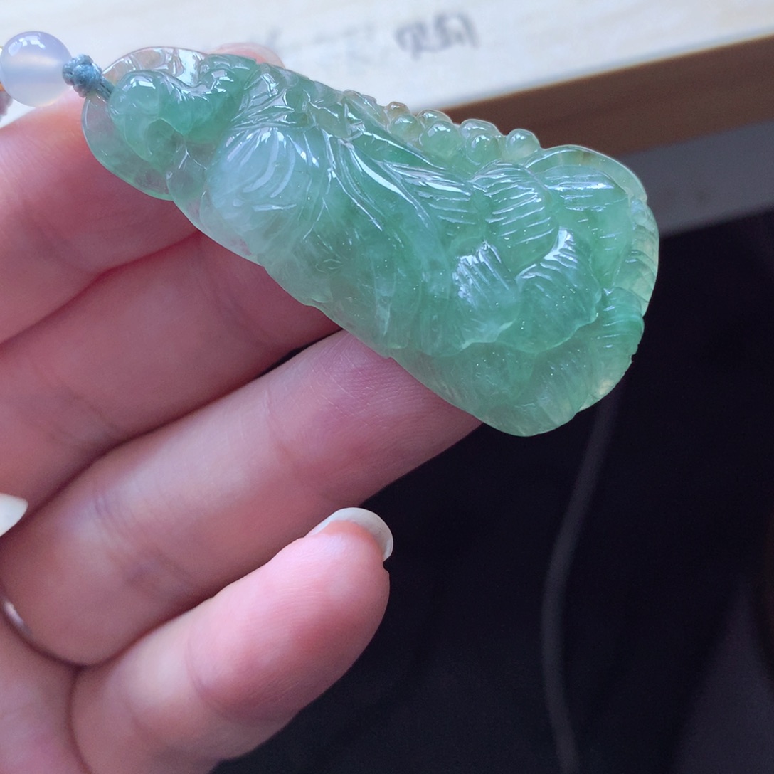 翡翠颈饰未镶嵌吊坠