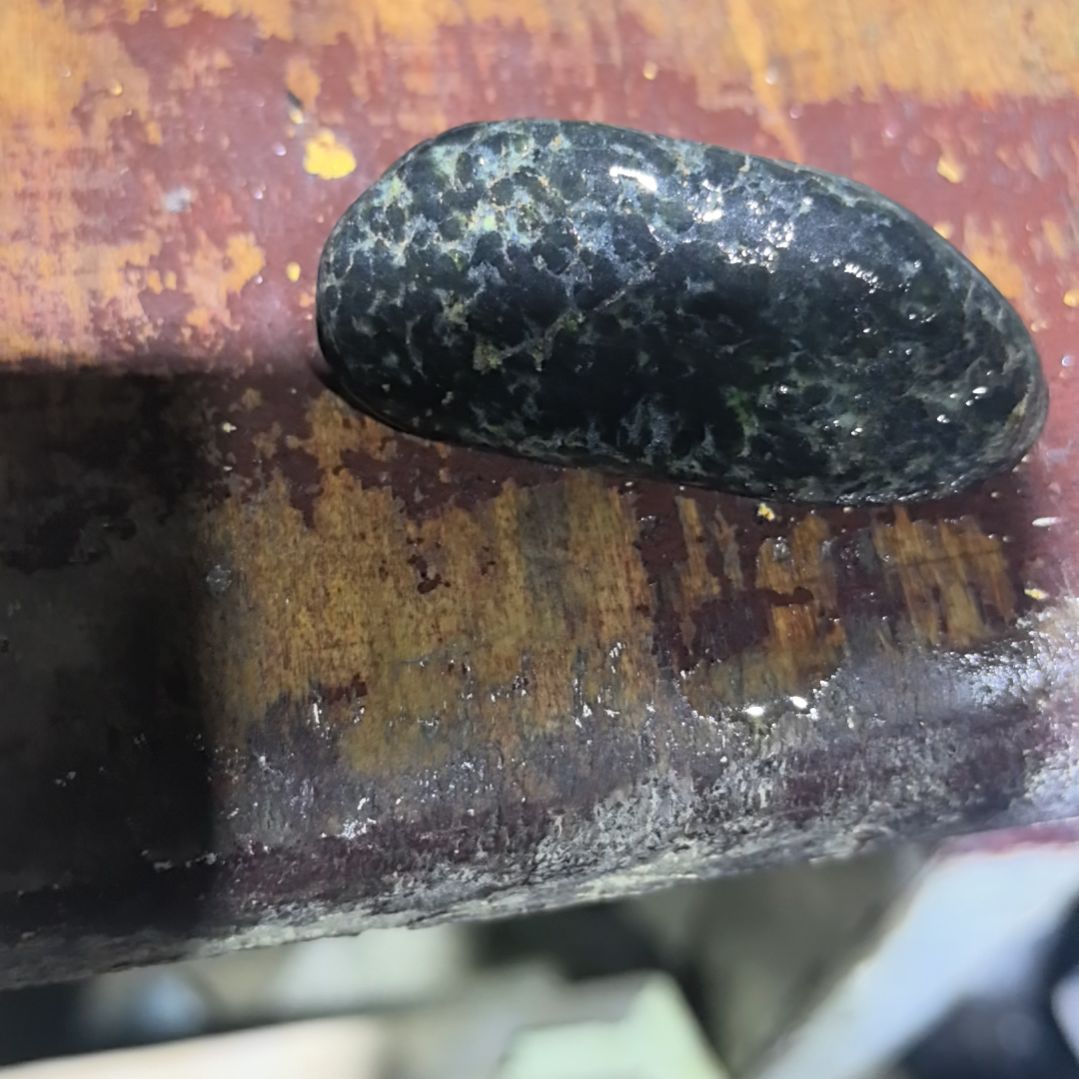 颜***姐藏玉药王石原石一个摆件一个