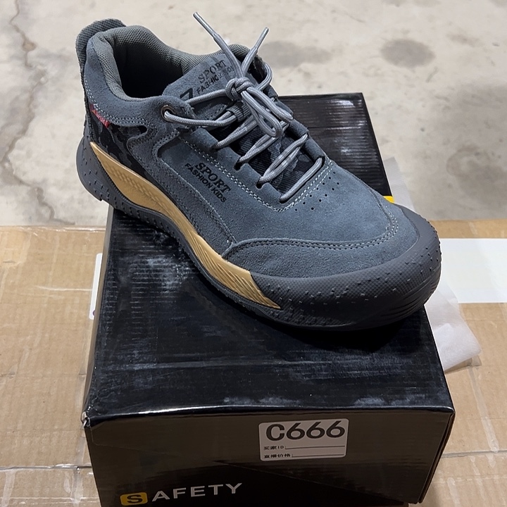 编码666号。40码防砸防刺劳保鞋。