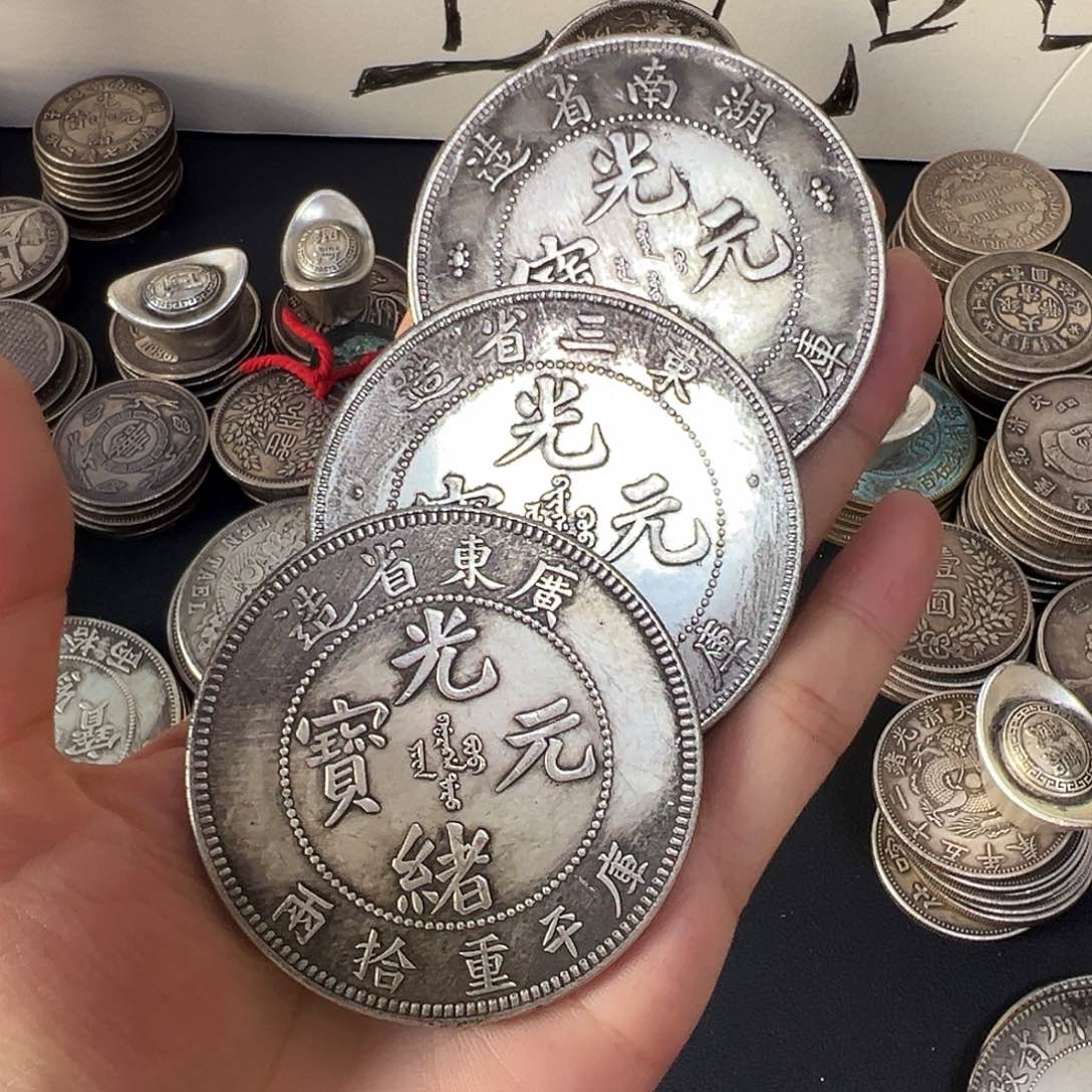 金属银元复古风格摆件