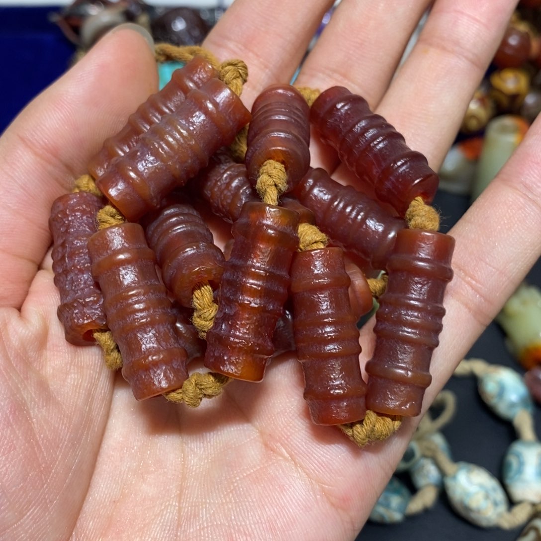 玉***引玛瑙/玉髓未镶嵌颈饰