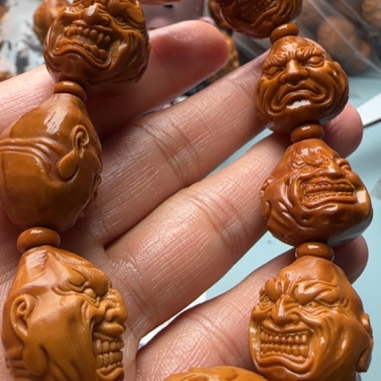 橄榄核手串雕刻工艺