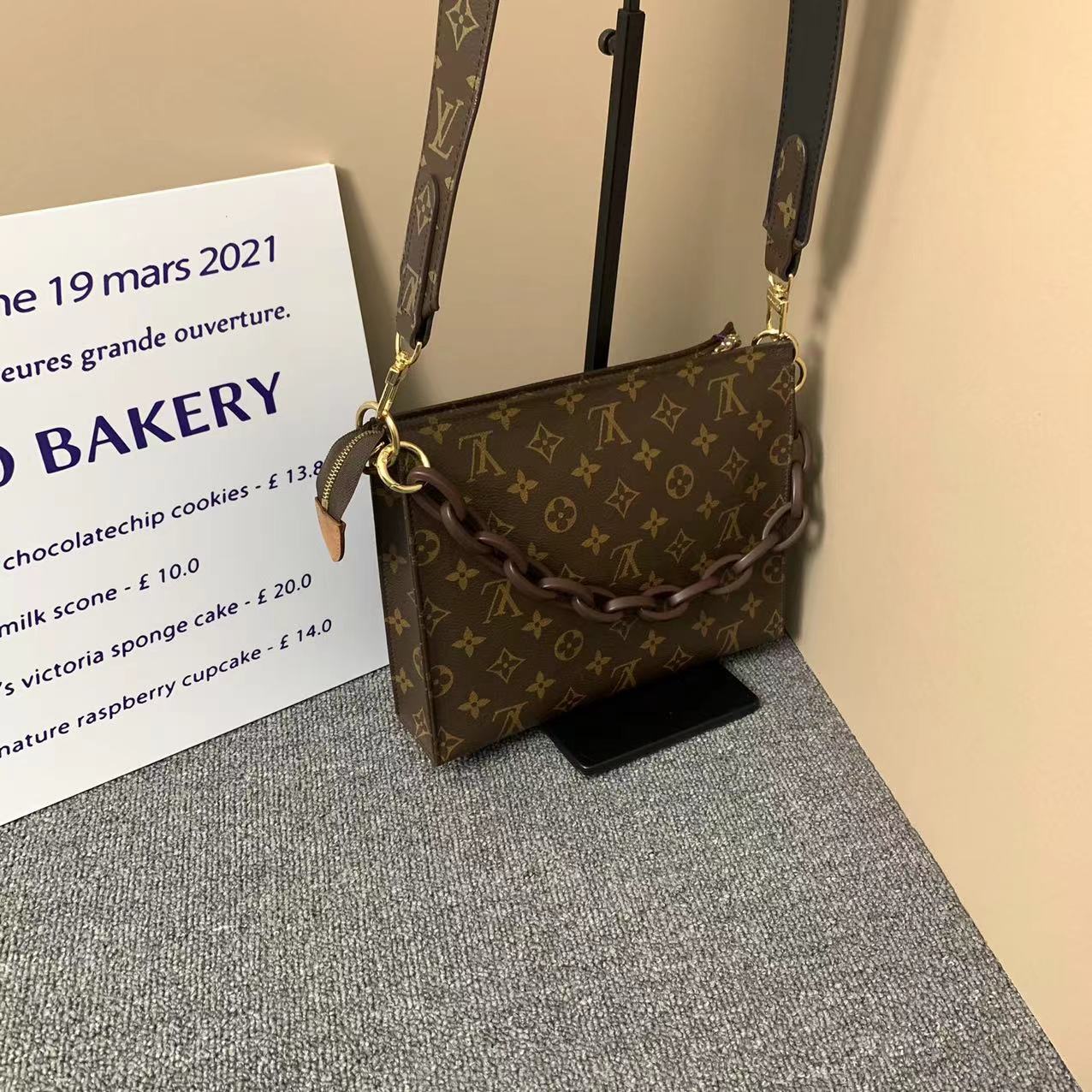 95新 LouisVuitton/路易威登 LV手拿包后加链条/路易威登洗漱26包
