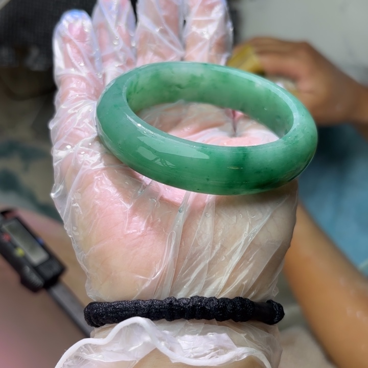 石英质玉手镯未镶嵌焱*定制