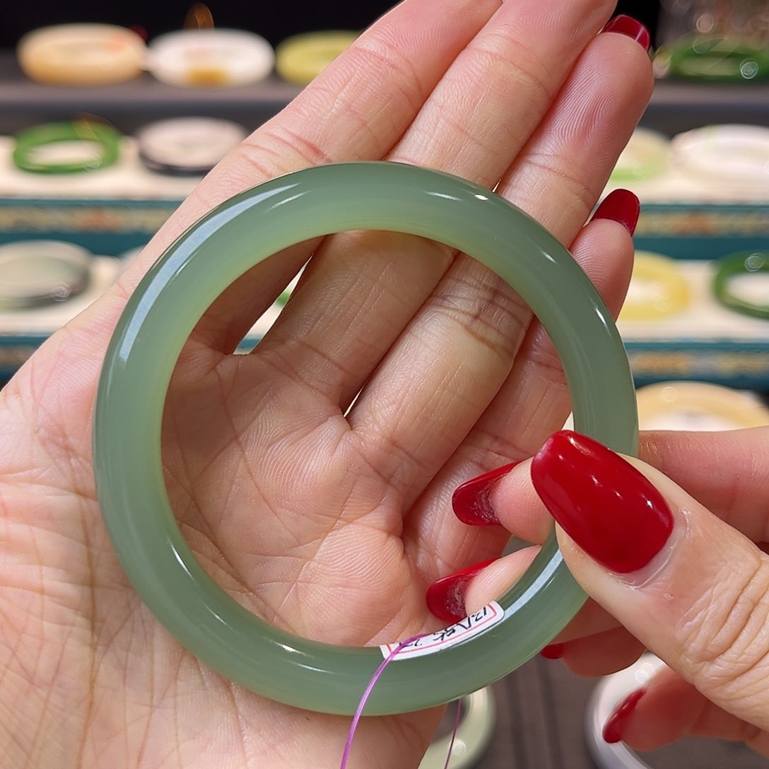 和田玉手镯未镶嵌荧光粉青猫眼