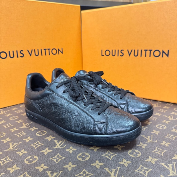 99新 LouisVuitton/路易威登 41码/黑色老花压纹休闲板鞋