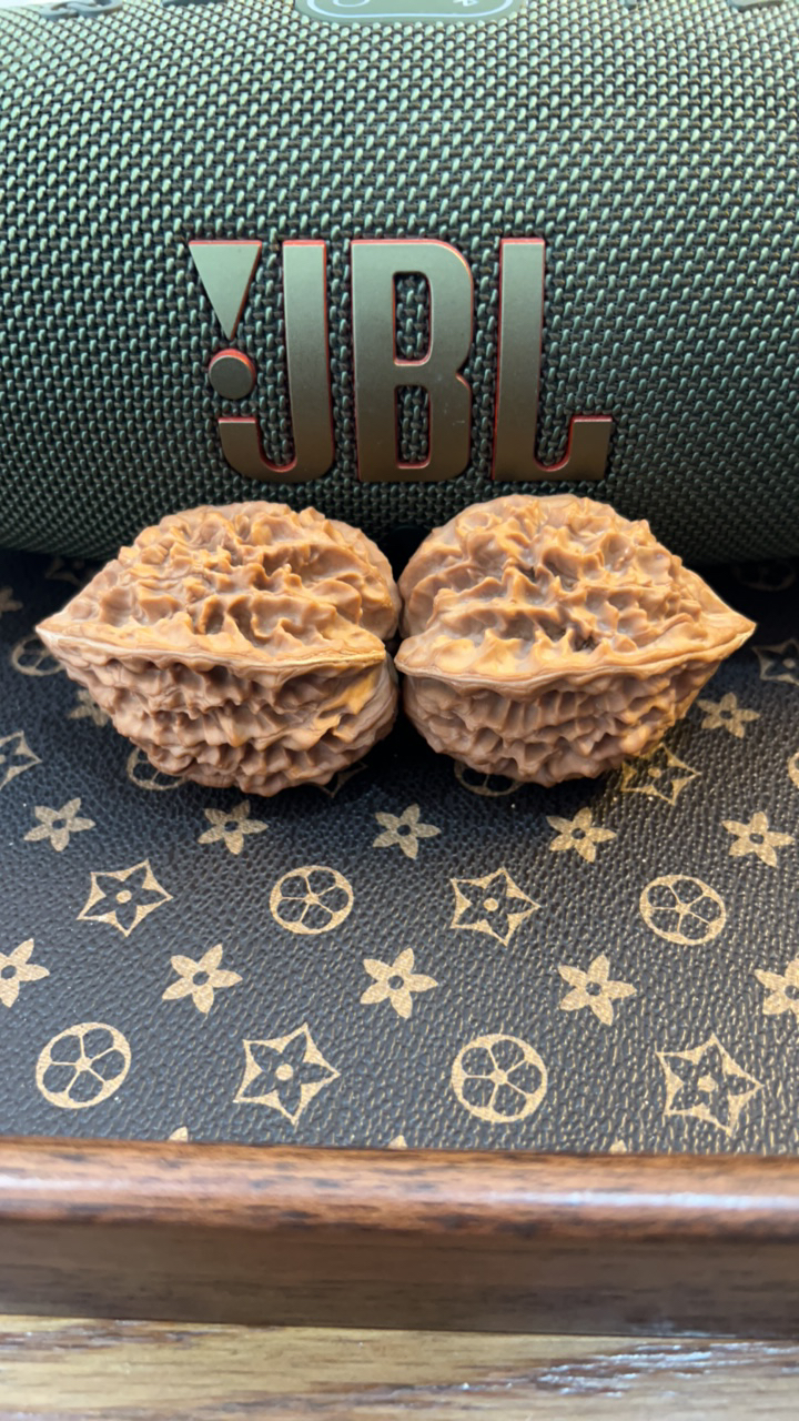 文玩核桃/毕业九层妖塔边43/高60/62克