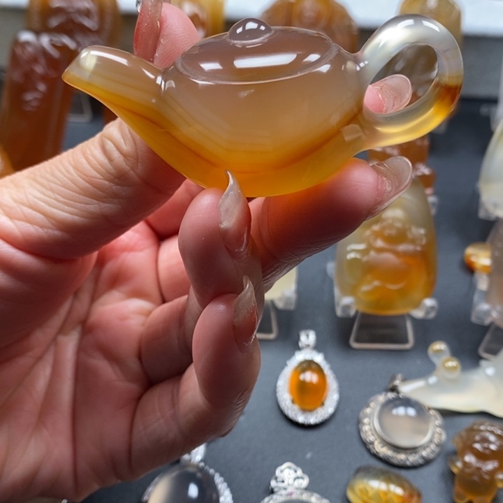 玛瑙/玉髓把件未镶嵌