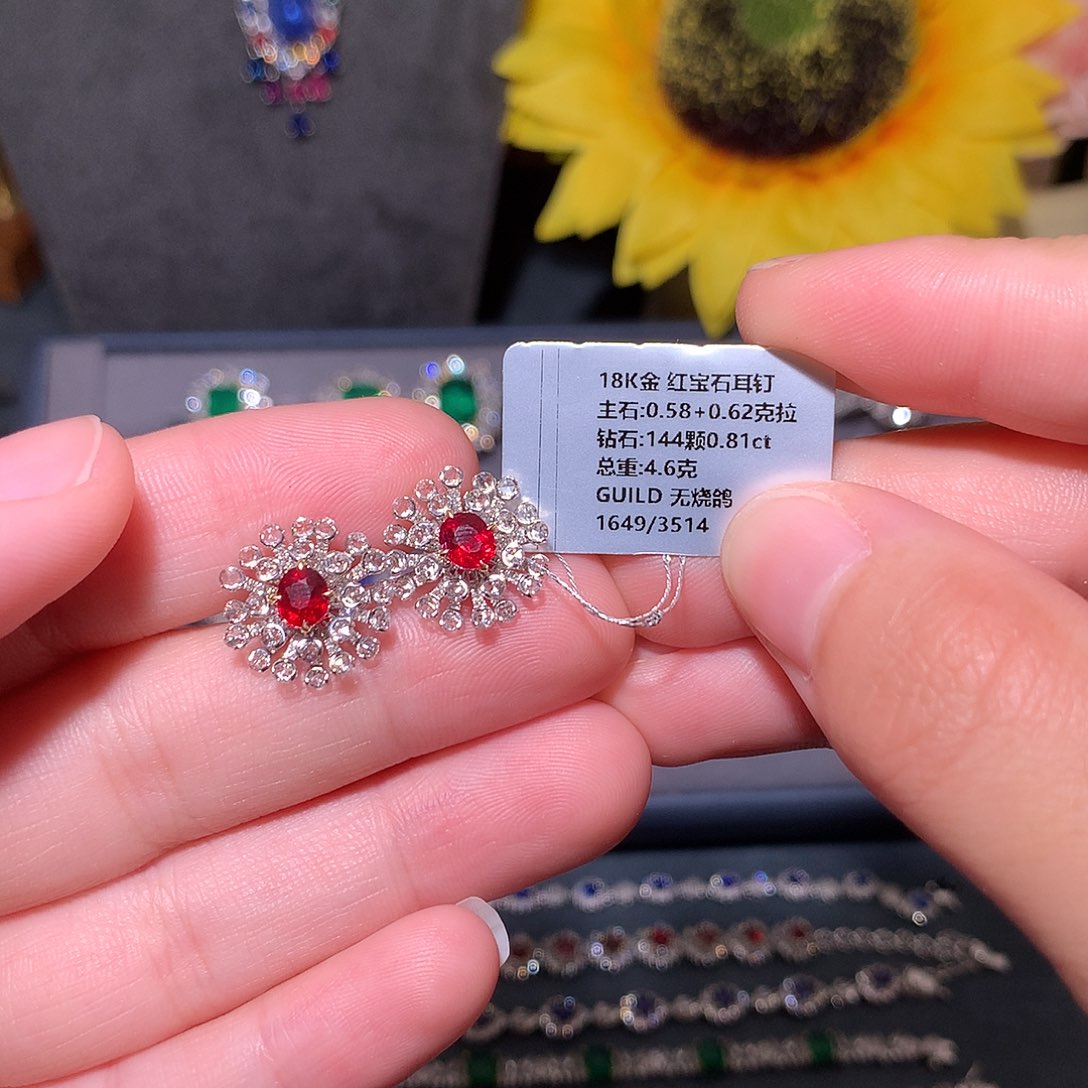 耳钉18K金镶嵌红宝石