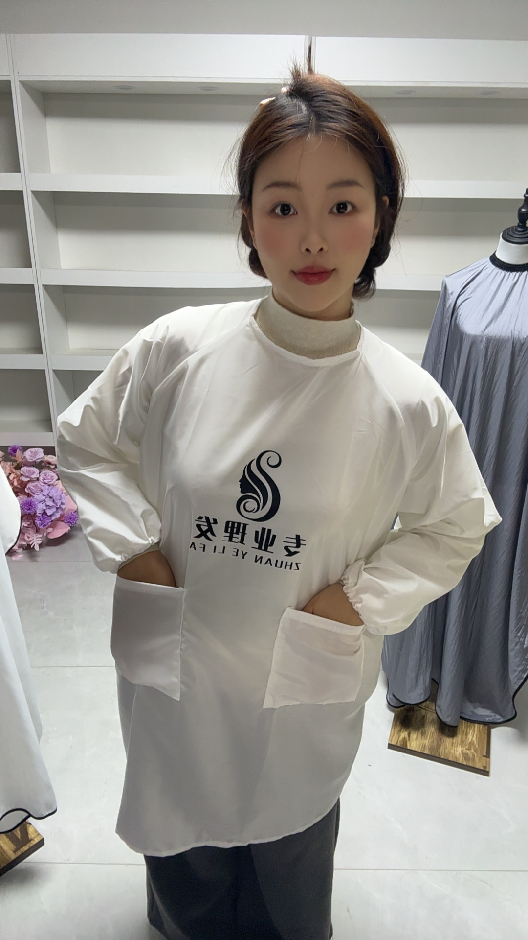 倒穿衣理发师工作服防油拼接防水防油防水衣服长款围裙