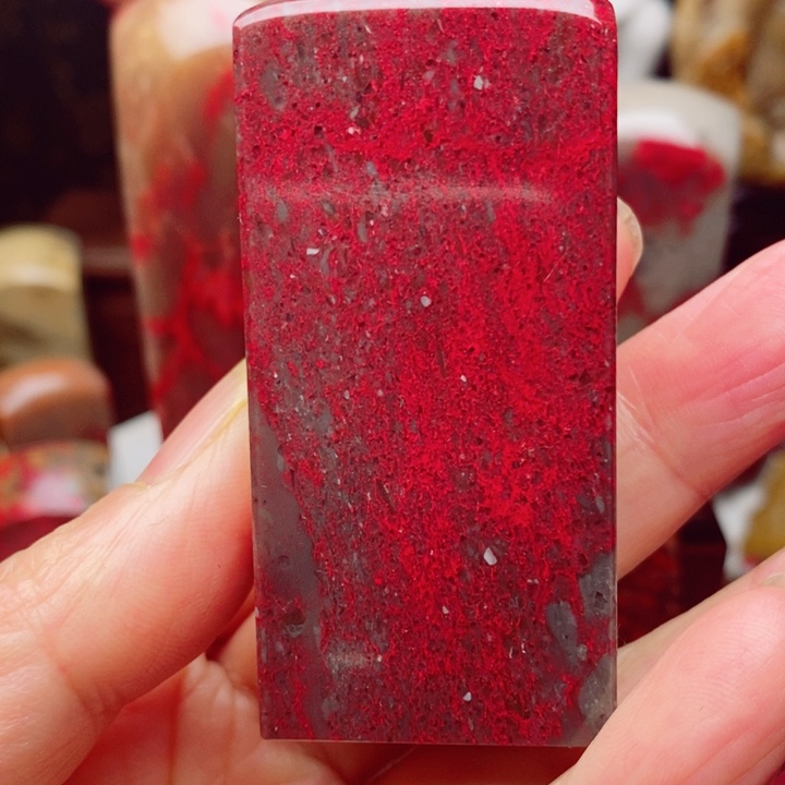 昌化鸡血石王**贝昌化鸡血石