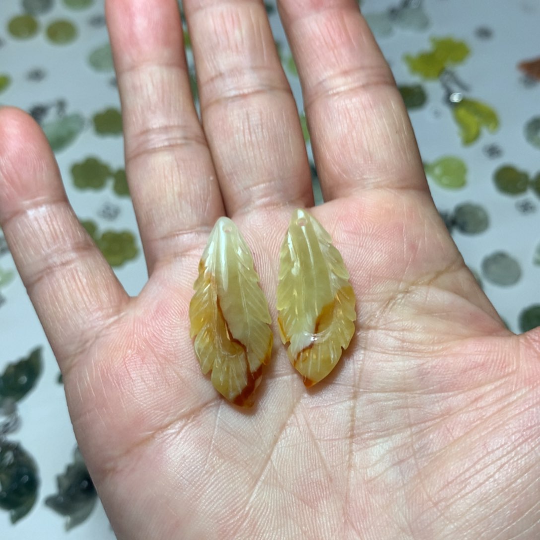 蛇纹石玉耳环未镶嵌