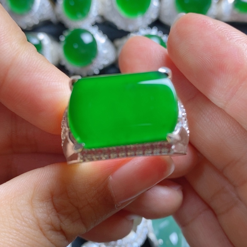 【闪购商品】翡翠挂件未镶嵌马鞍