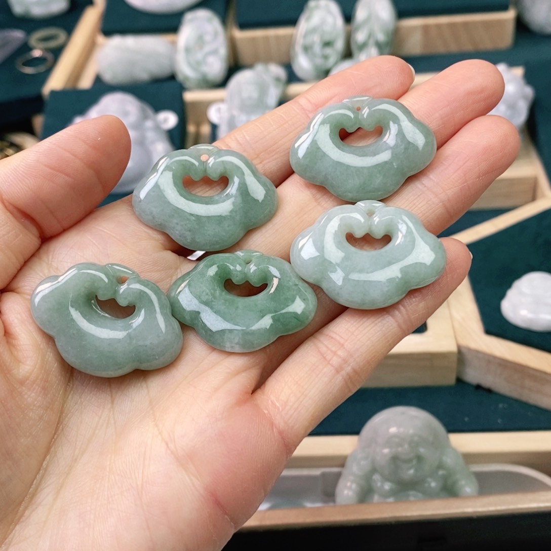 翡翠颈饰未镶嵌锁 发货发其一