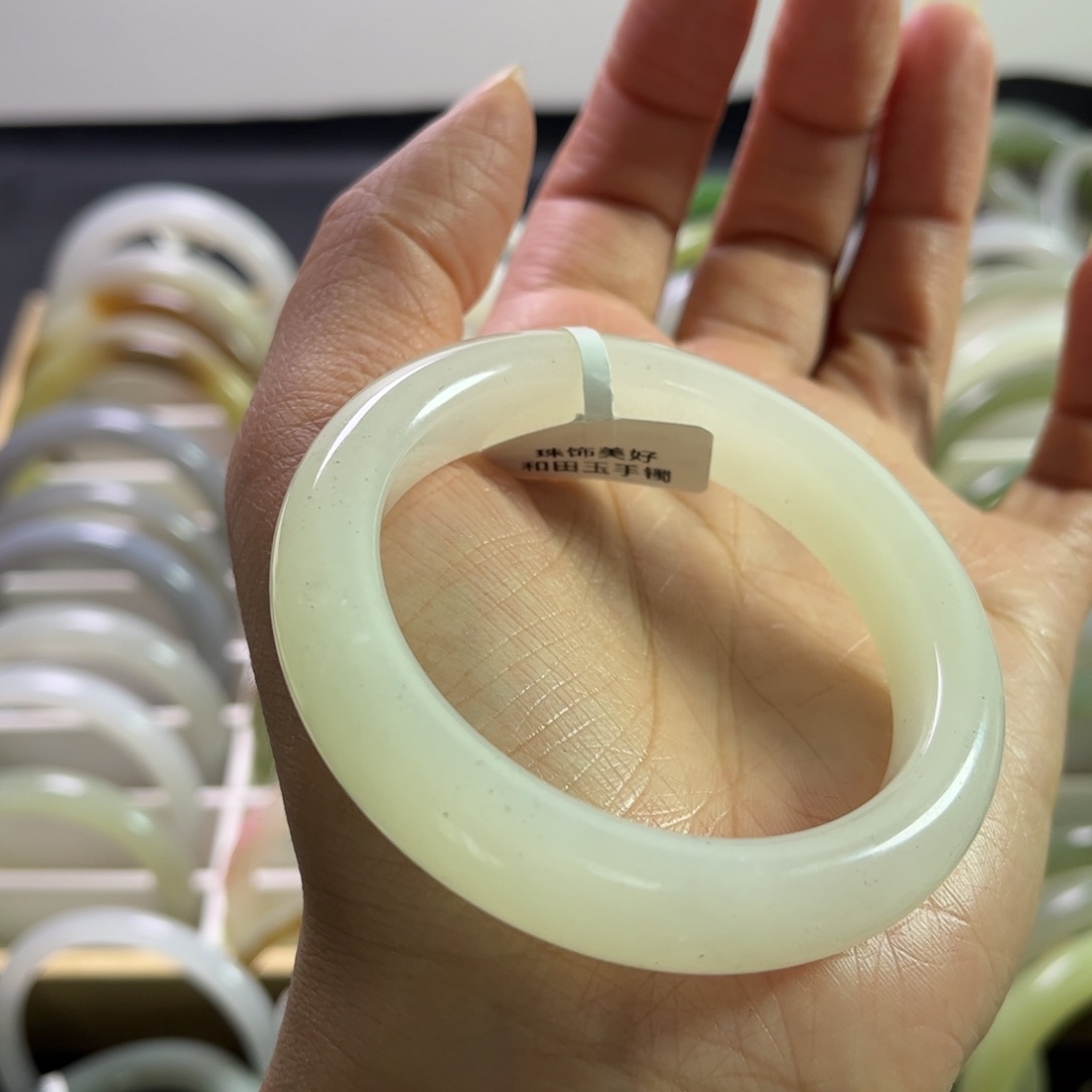 和田玉手镯53.8圈未镶嵌肆*