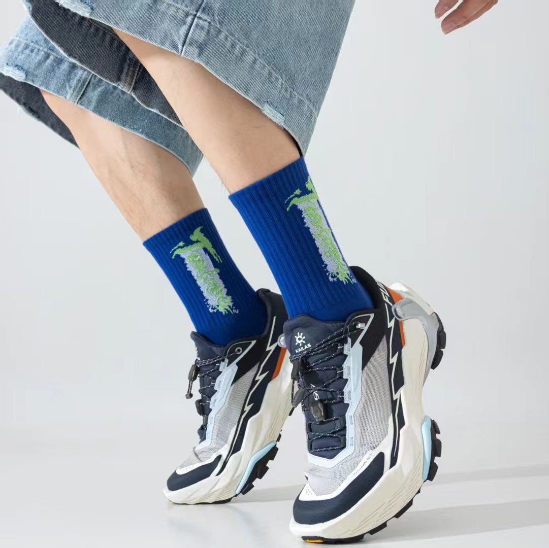 四季字母条纹中筒袜子精梳棉情侣款男女适用