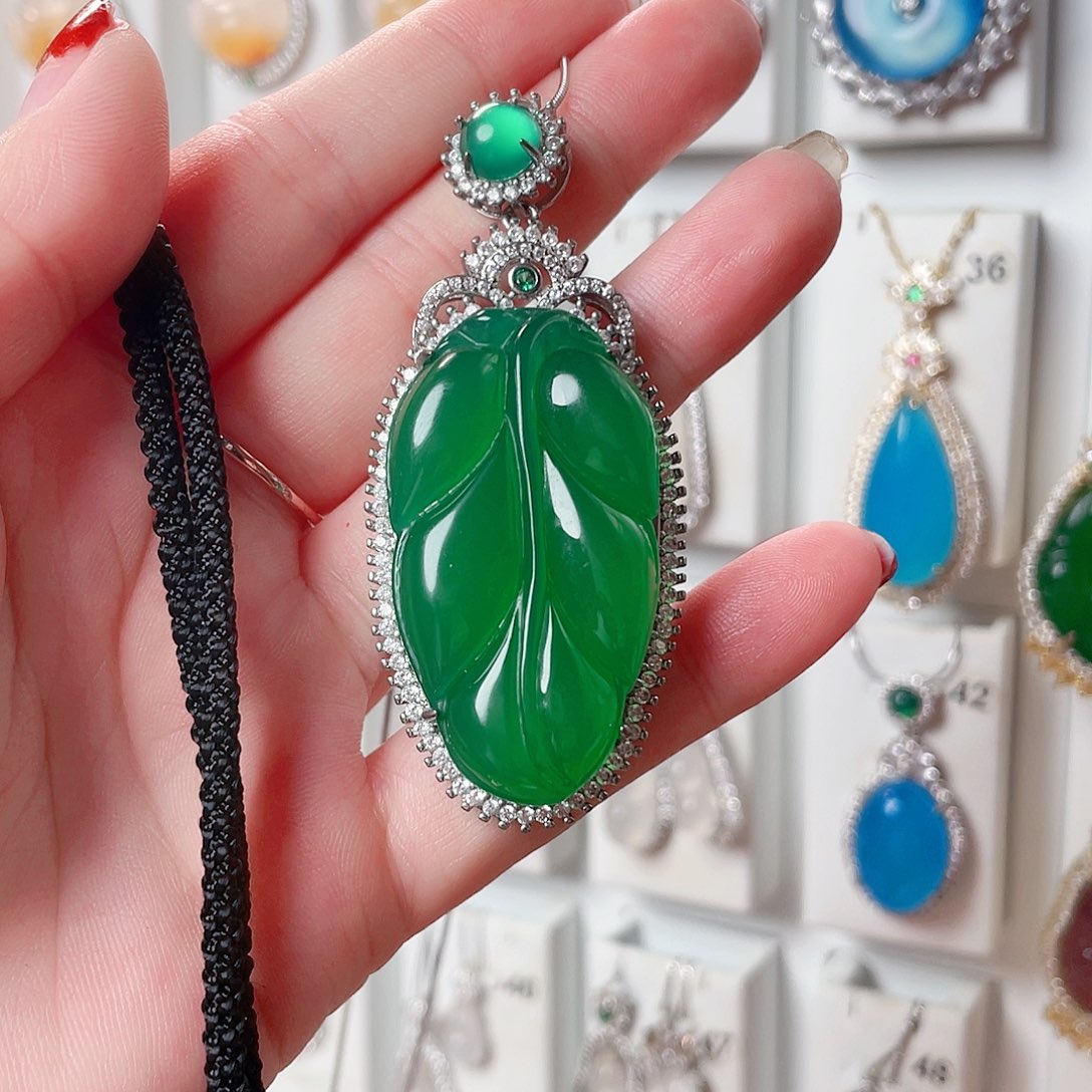 玛瑙/玉髓吊坠(赠链)未镶嵌