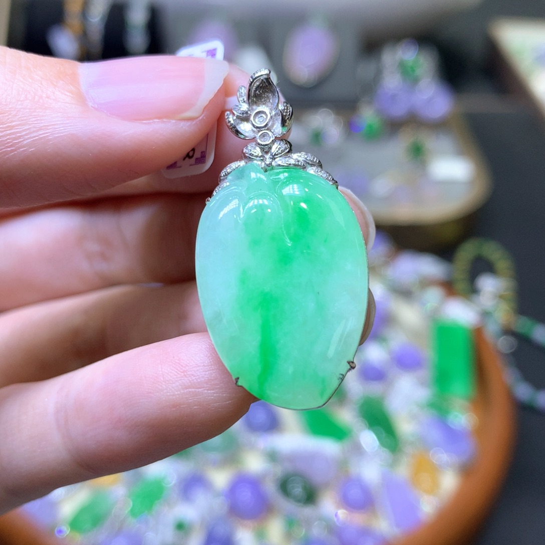 【闪购商品】翡翠颈饰18K金镶嵌翡翠吊坠项链