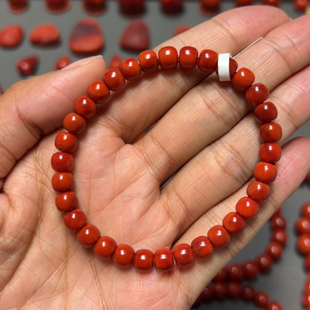 南红玛瑙未镶嵌手串 玫锦双色 约6.3mm 色肉兼具