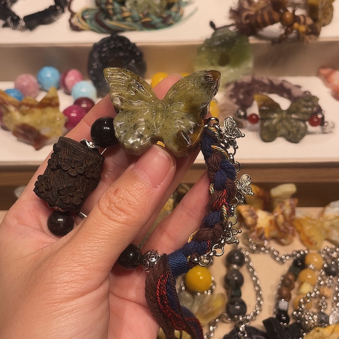 甜****蛇纹石玉合金颈饰