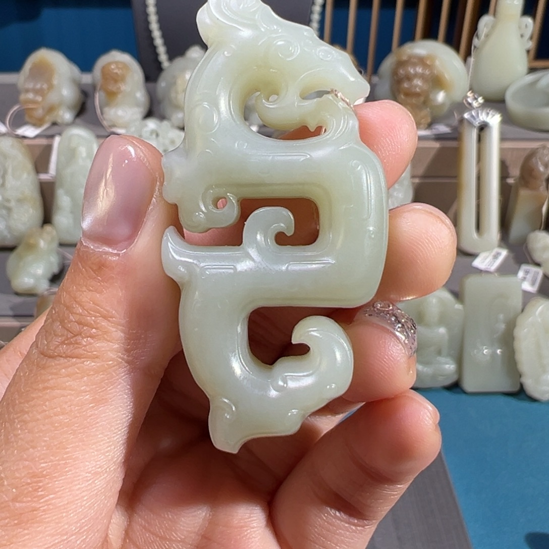 头***侠和田玉（糖玉）未镶嵌颈饰