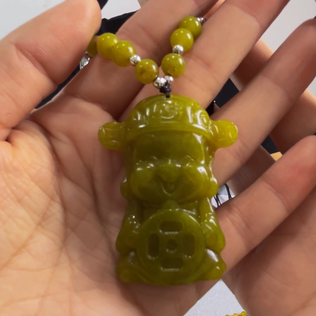 蛇纹石玉未镶嵌颈饰