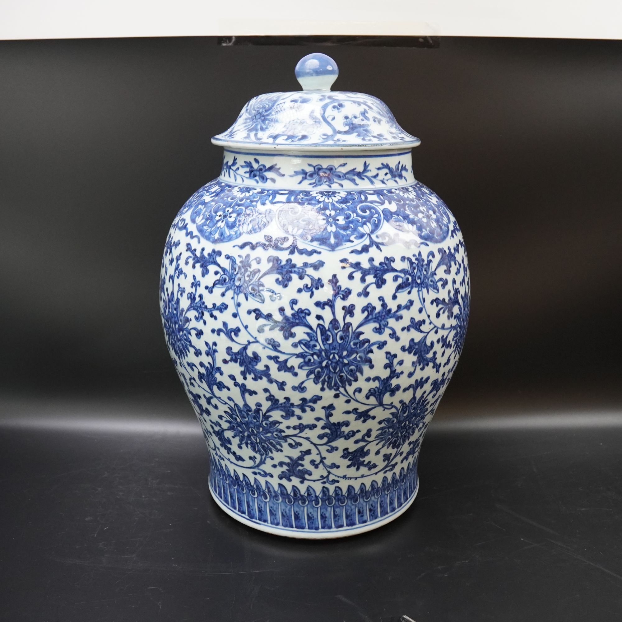 Lot.25090055 清雍正青花缠枝花卉纹将军罐 高：约60cm