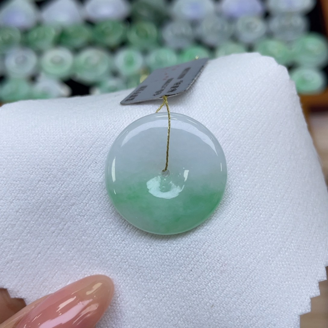 颈饰未镶嵌翡翠1980