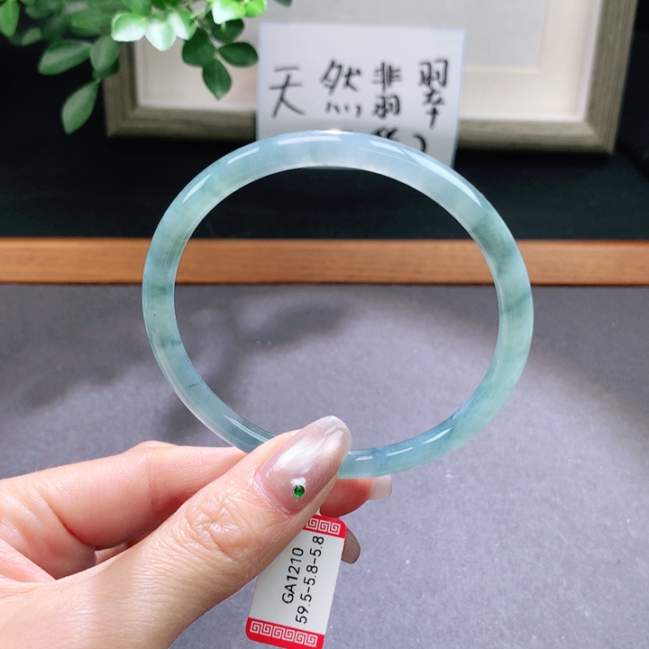 翡翠手镯未镶嵌天然翡翠手镯