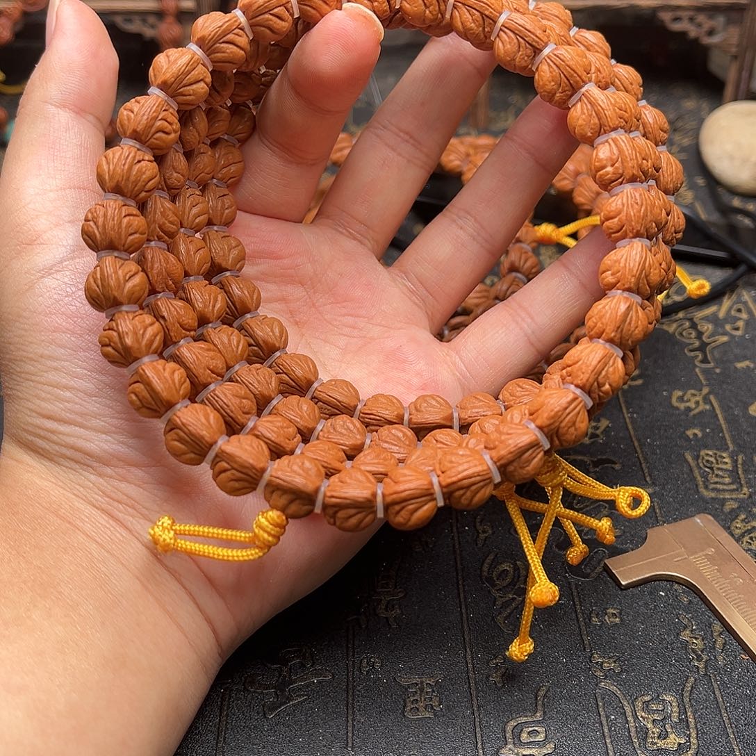 桃核吊坠玉龙手持
