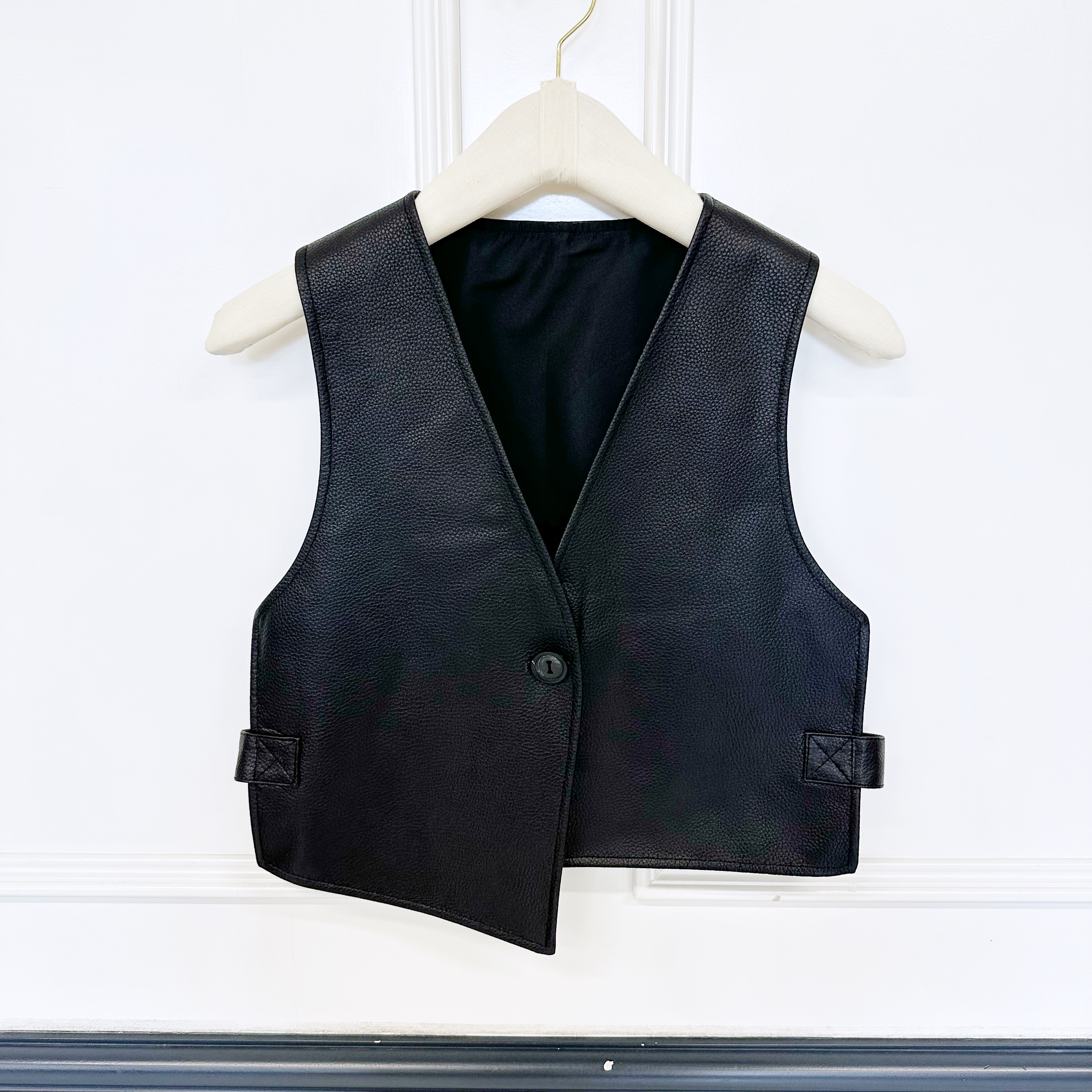 2510050【壁虎姐】GECKO新款 黑色不规则下摆无袖皮马夹