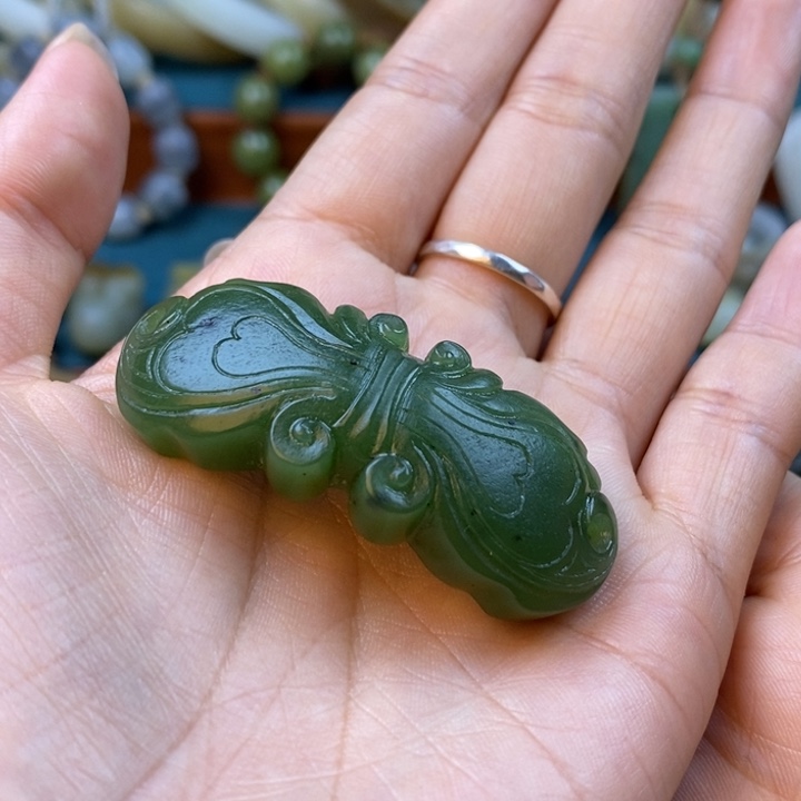 陌***y和田玉（碧玉）未镶嵌手链