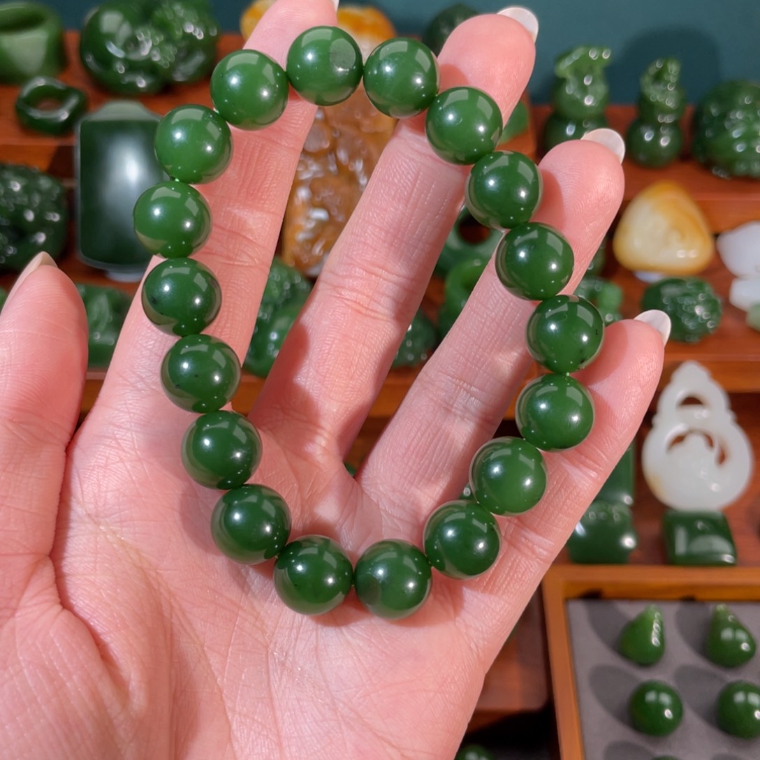 王***化和田玉未镶嵌颈饰