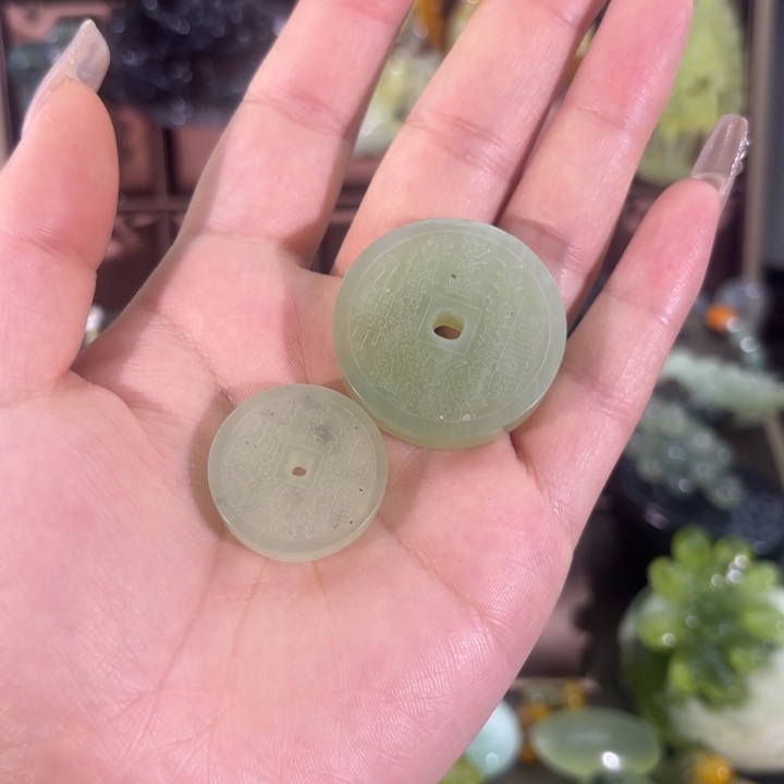 蛇纹石玉未镶嵌颈饰随机发